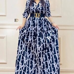 ProdusTitlu: Rochie Maxi Elegantă cu Imprimeu Distinctiv Tip "Logomania" - Stil și Rafinament