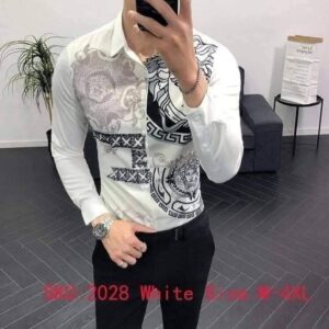 Cămașă bărbătească cu mânecă lungă.