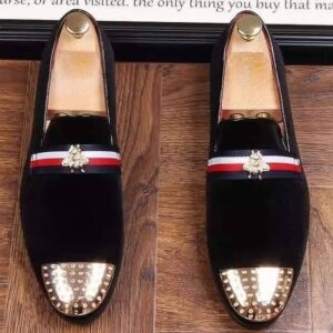 Pantofi bărbătești eleganți din catifea neagră cu detalii aurii