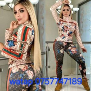 Trening damă cu imprimeu floral și detalii sport elegante - marimea S